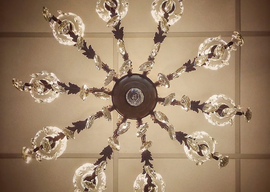 Photo Ceramic coiled tire Craft chandelier
