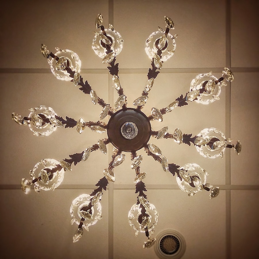 Photo Ceramic coiled tire Craft chandelier
