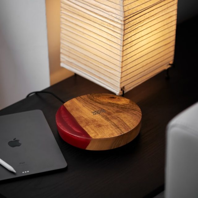 Photo space saving table lamp