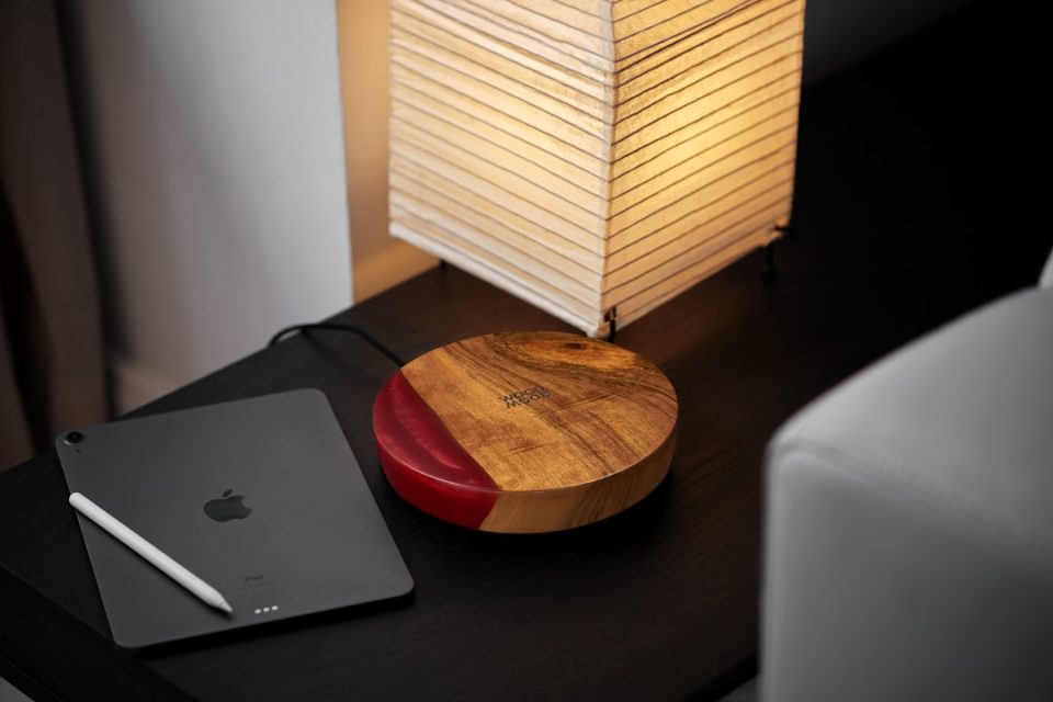 Photo space saving table lamp