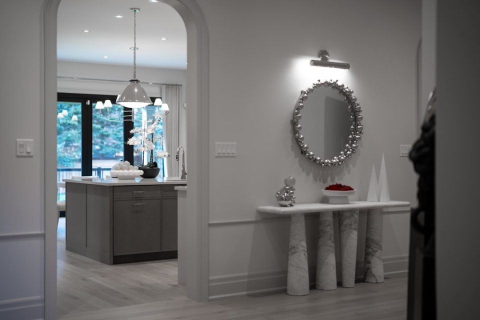 Photo travertine mushroom lamp console table